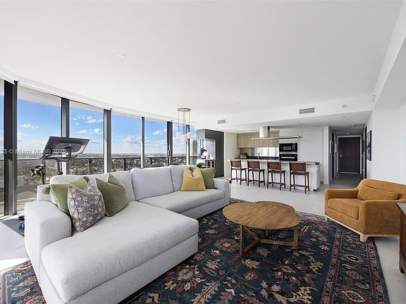 5th image of 1000 Brickell Plz #4402