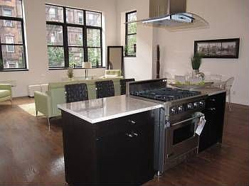 2nd image of 133 2nd Ave Unit Com-0