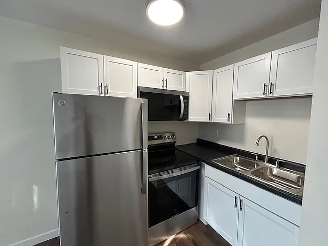 Studio, $895 — Photo 4