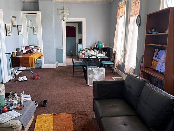 3rd image of 614 Field St