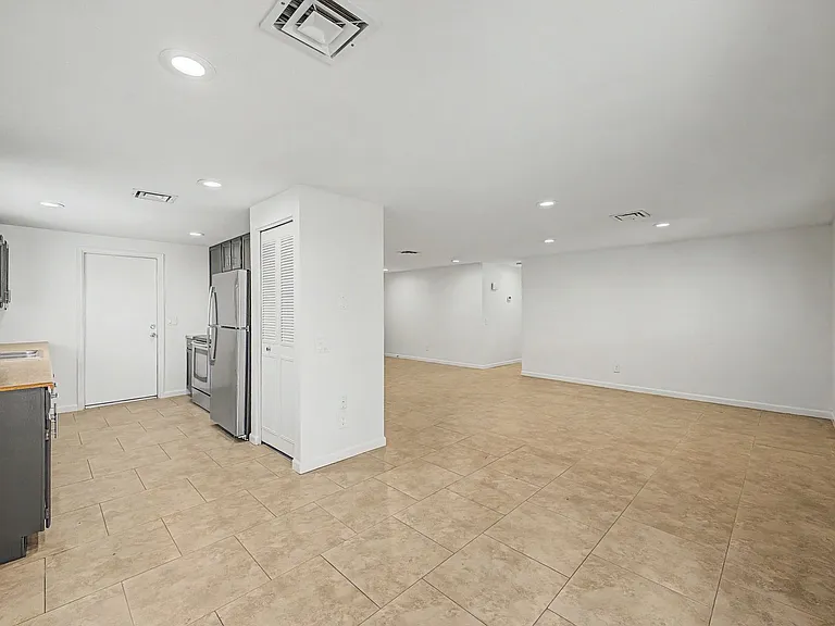 2104 N Comanche Dr — Photo 11