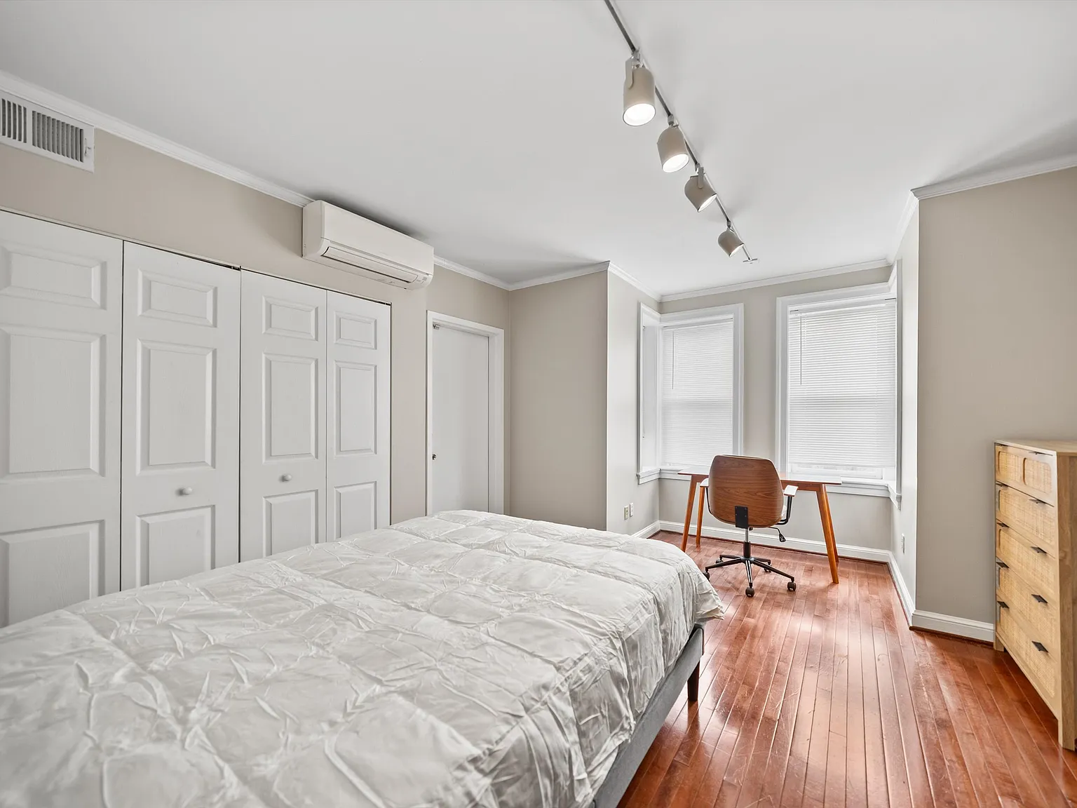 1 bed, 700 sqft, $3,840 — Photo 4