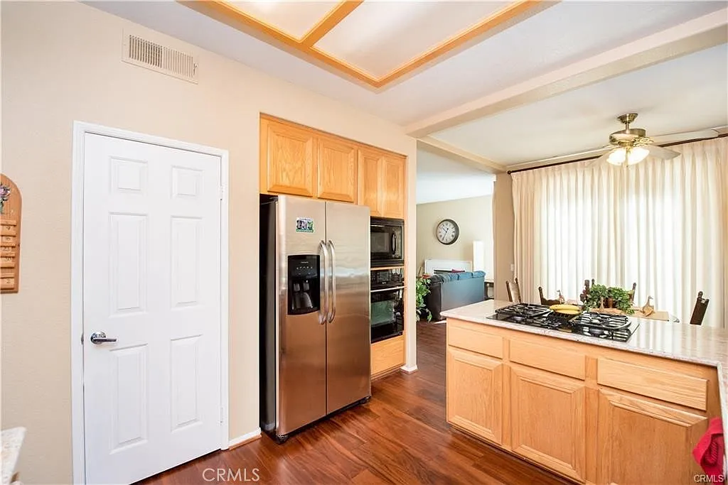 4 bed, 2330 sqft, $3,850 — Photo 3