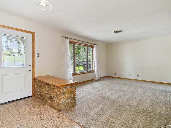 4th image of 4722 hollyridge