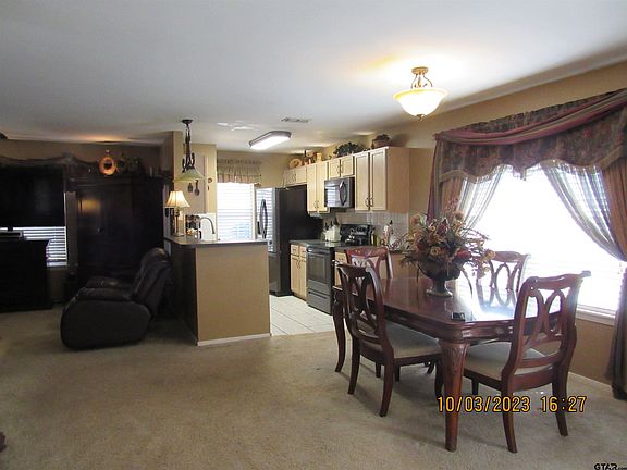 5th image of 1109 Woodlands Park Dr