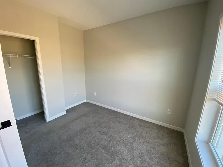 2212 W Stewart Ave #7 — Photo 9