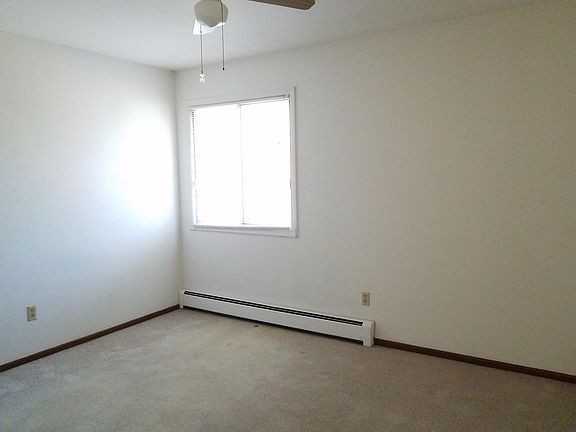 5th image of 235 Williamsburg Dr APT 4