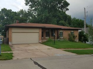 661 Lind Rd, Saint Louis, MO 63125