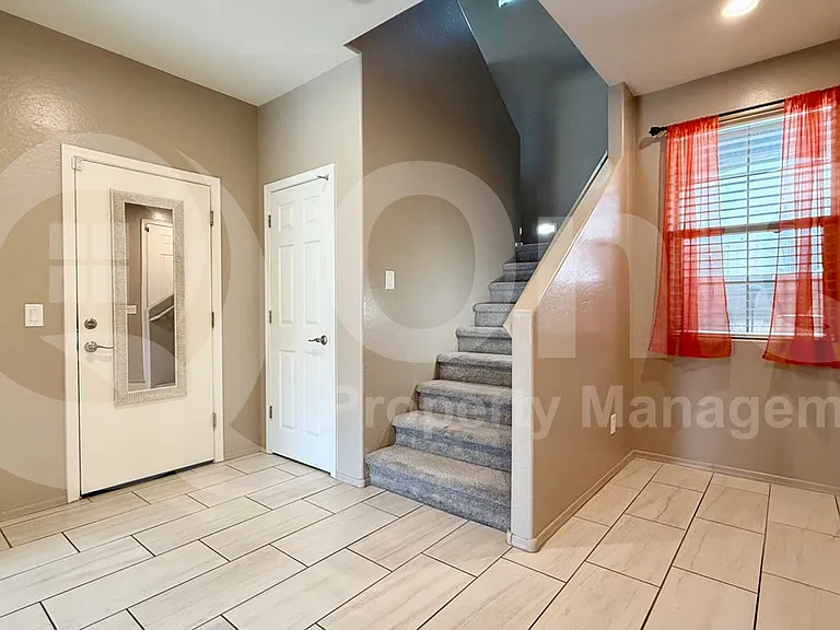 156 N 56th Pl — Photo 7