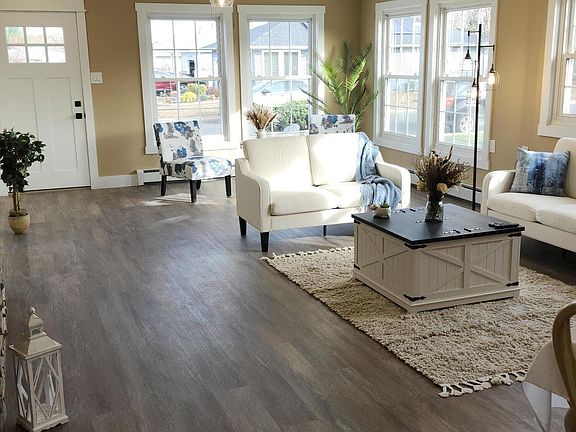 4th image of 21 Castle Harbor Drive