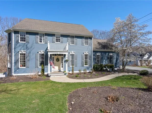 210 Douglas Dr, Saunderstown, RI 02874