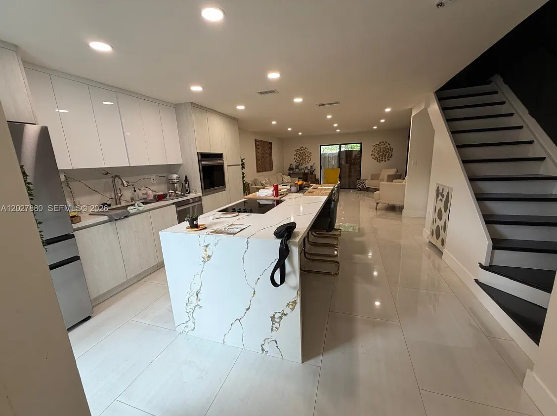 3 bed, 2.5 bath, 1451 sqft, $3,400 — Photo 1