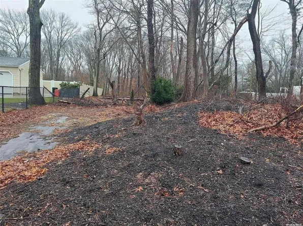 Bayberry Lane, Smithtown, NY 11787