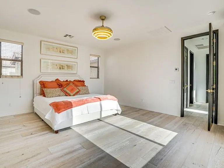 845 W Village Pkwy — Photo 12