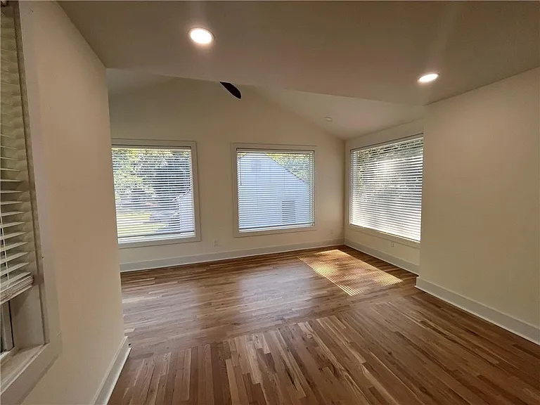 1511 Belmont Ave SW — Photo 20