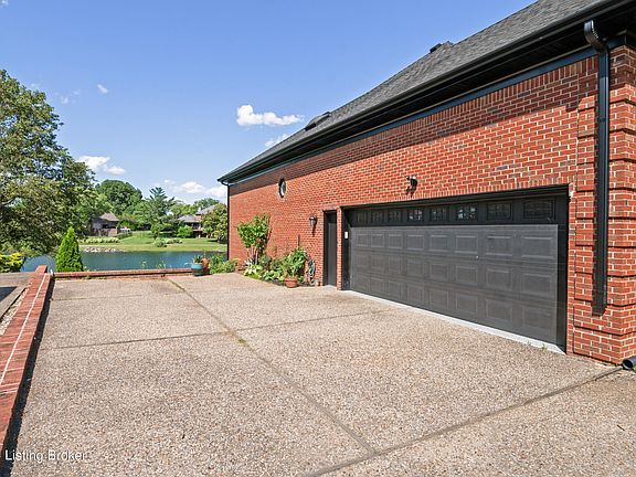 4th image of 1701 Parkshire Ln