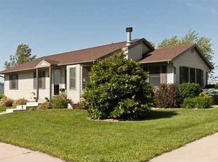 1545 North Dr, Ely, IA 52227