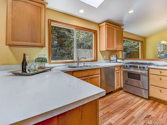 5th image of 119 SW 202nd St