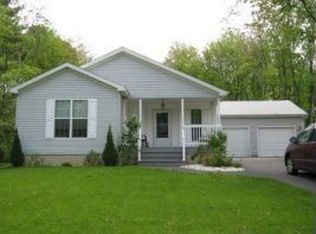 2B Easton Dr, Clifton Park, NY 12065