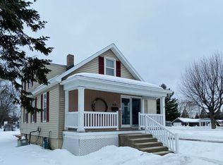 2017 16th Ave, Menominee, MI 49858