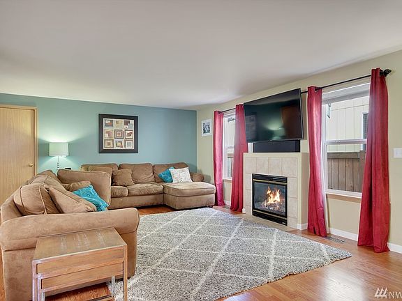 3rd image of 2715 8th St SE