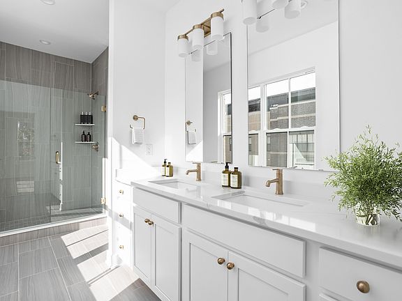 Light Filled Owner s Bath