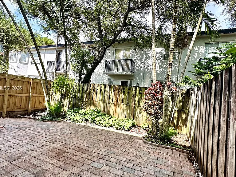 8102 SW 118th Pl #8102 — Photo 12