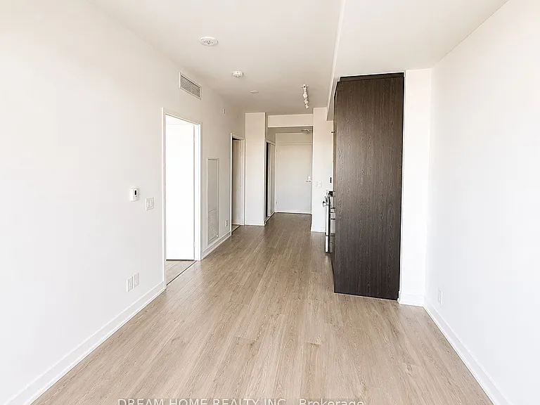 285 Dufferin St #810 — Photo 10