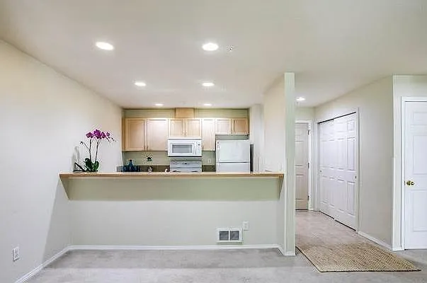2 bed, 1000 sqft, $2,490 — Photo 4