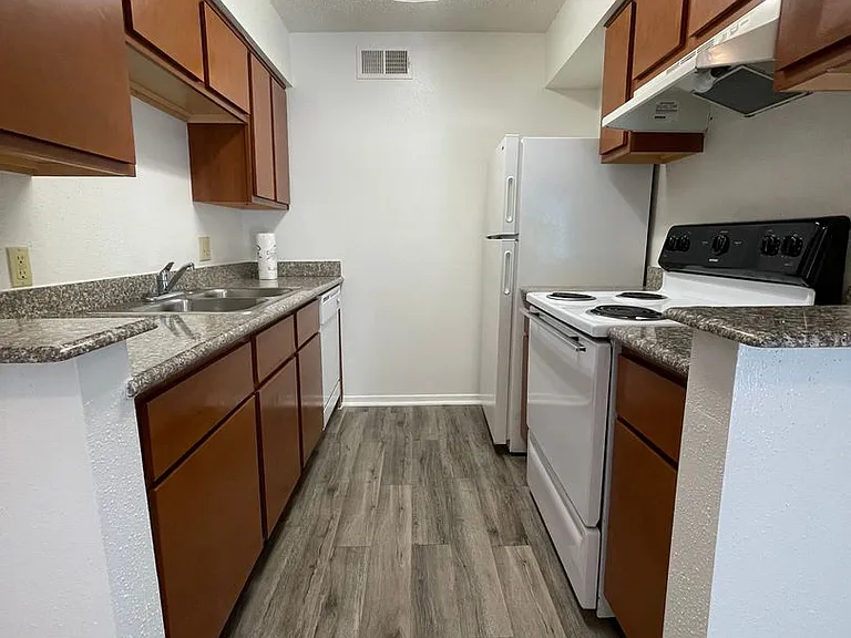 Ashley Crest — Photo 28