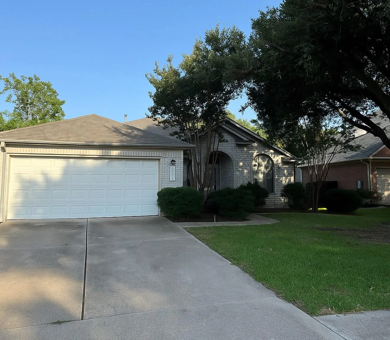 3 bed, 2.0 bath, 1812 sqft, $2,350 — Photo 1