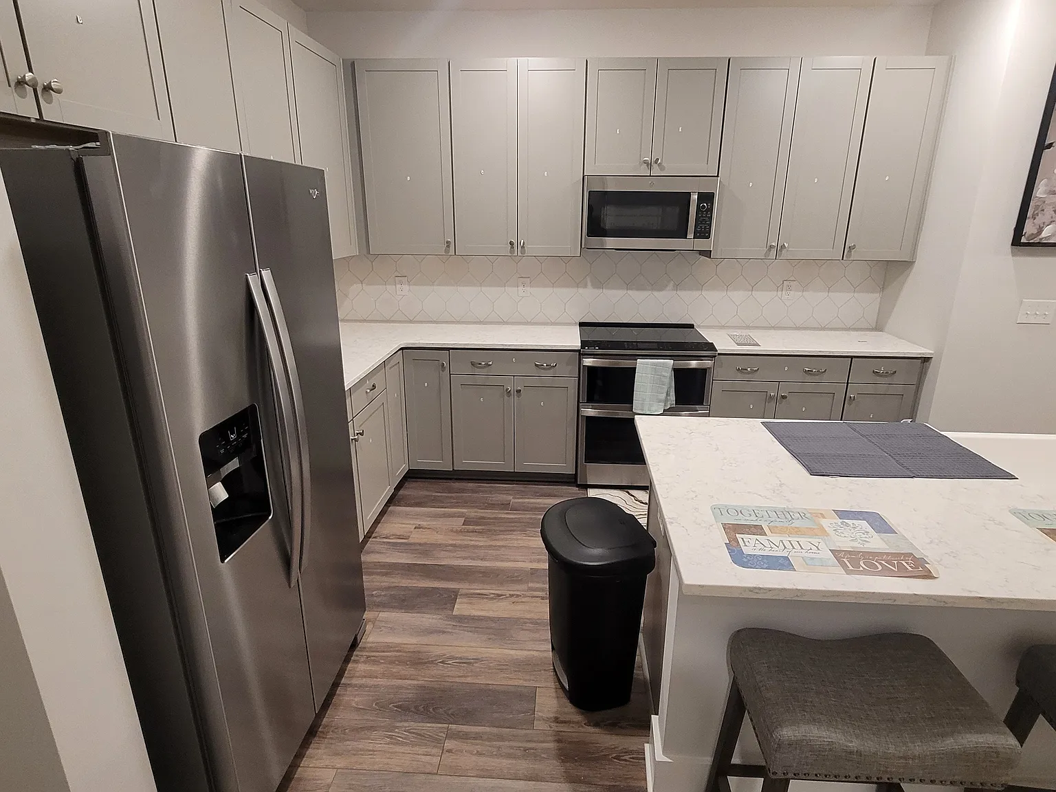 4584 Mixson Ave — Photo 2