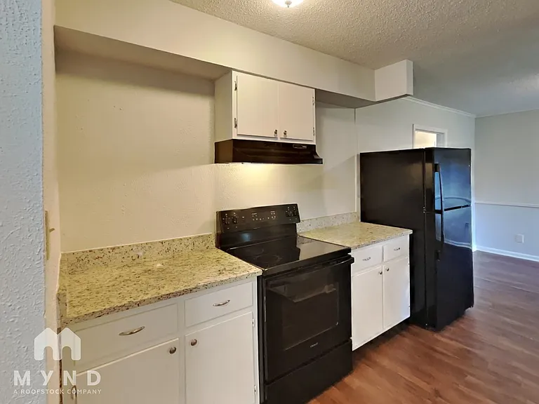 2274 Ashland Dr — Photo 8