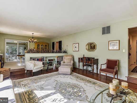 4th image of 10601 Vickers Dr
