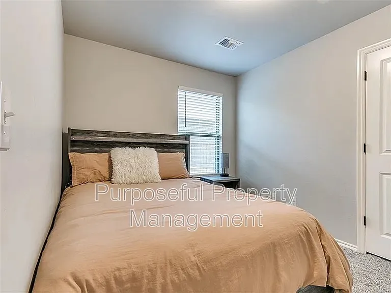 8701 Ricard Dr — Photo 23