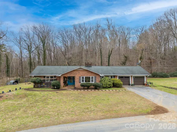 15 Meadowlark Dr, Tryon, NC 28782