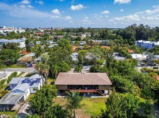 1122 Crescent St, Sarasota, FL 34242