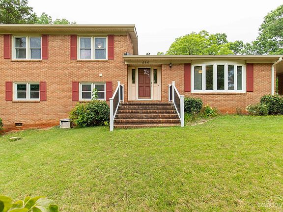 3rd image of 690 Bancroft Dr