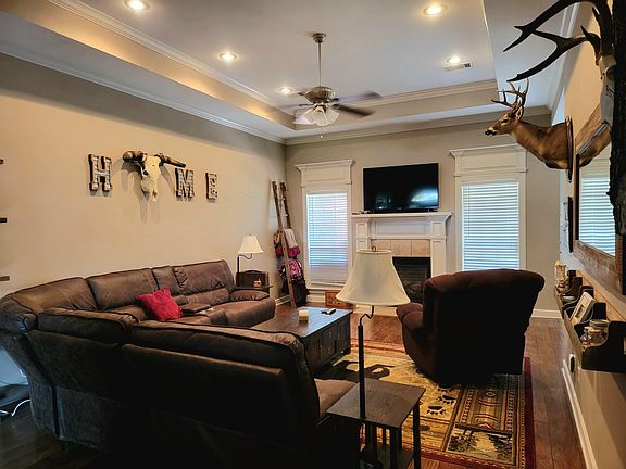2nd image of 217 Thornwood Ln