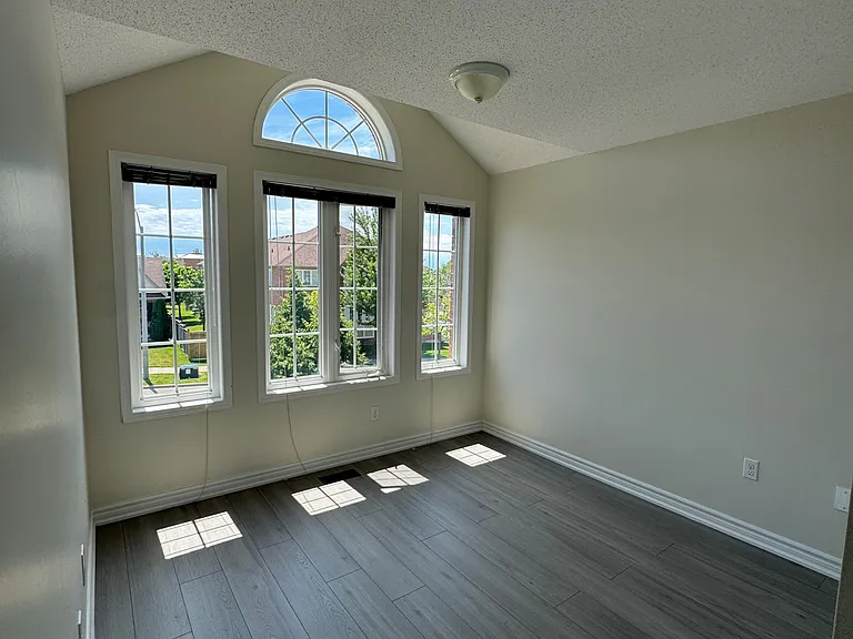 1111 Glenbourne Dr — Photo 15