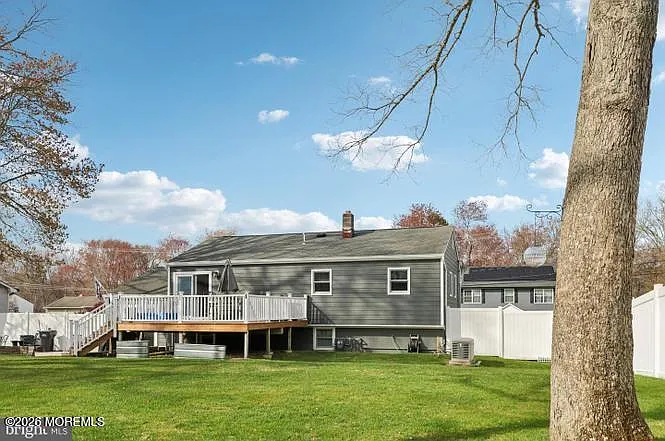 118 Darien Rd — Photo 2