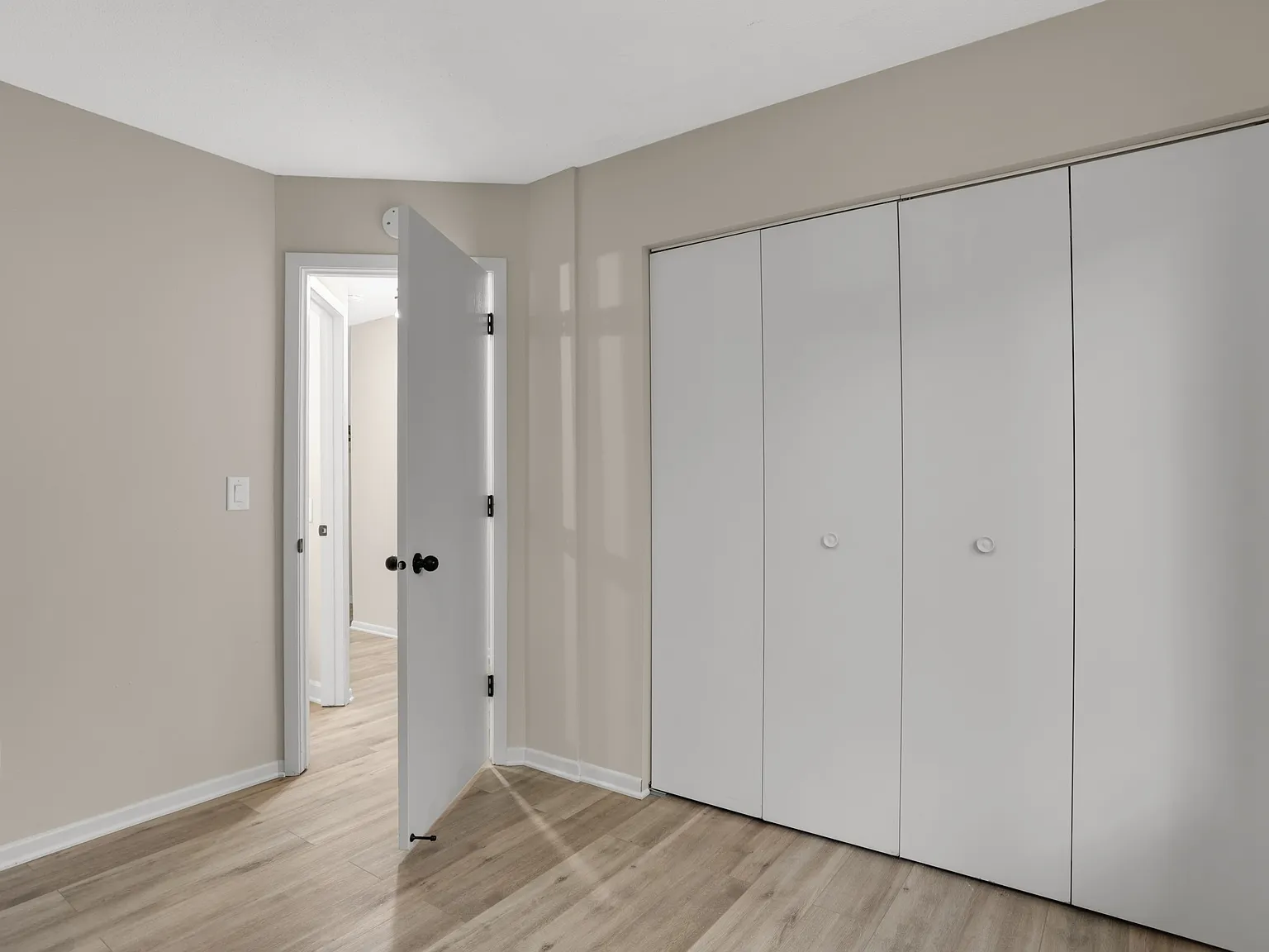 2 bed, 1080 sqft, $1,900 — Photo 4