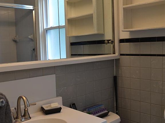 5th image of 500 Avondale Dr