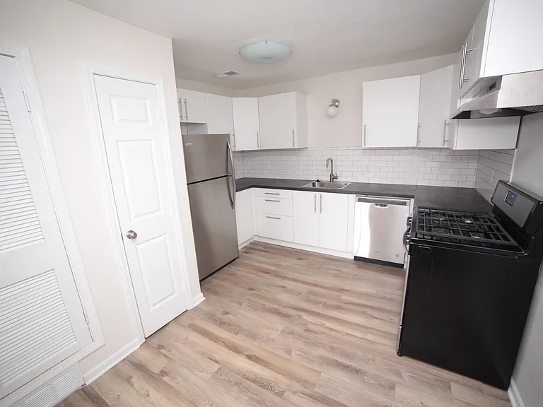 2812 W 43rd Ave #7 — Photo 3