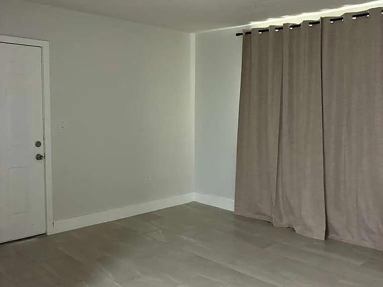 310 NE 78th St #3 — Photo 2