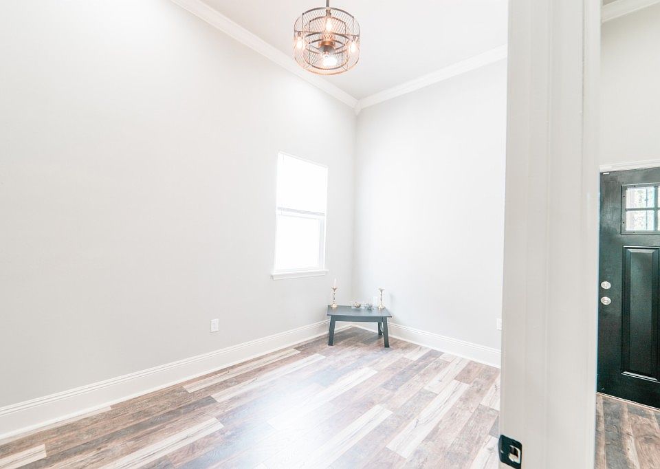 2nd image of 2116 Music St