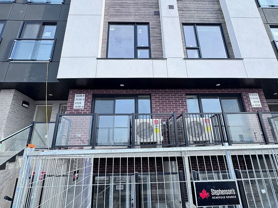 16 Melbourne Ave #102B