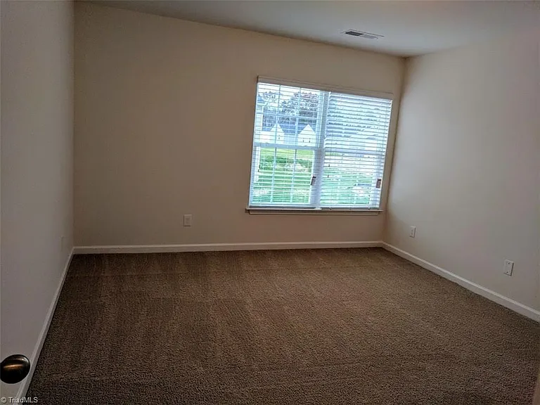 1033 Hidden Meadow Rd — Photo 13