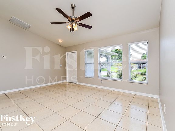 4th image of 2918 SE 8th Pl