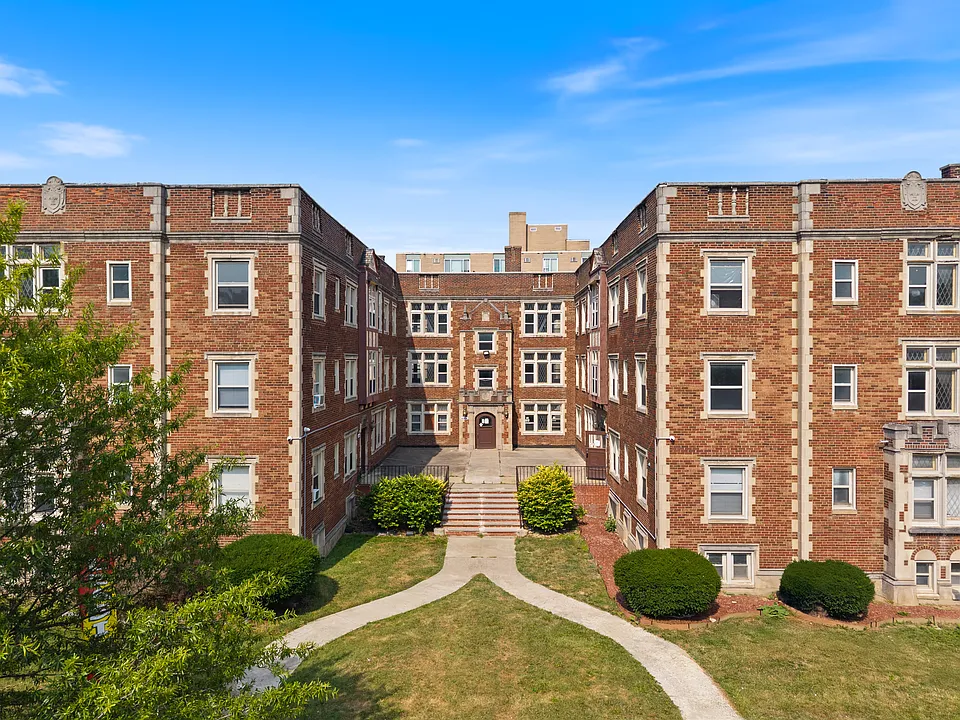 2840 S Moreland Blvd #4